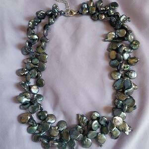 Elegant Iridescent Pearl Necklace
